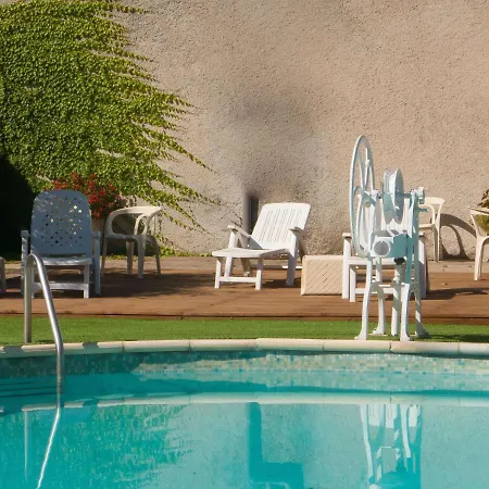 Hébergement de vacances Cosy With Swimming Pool *