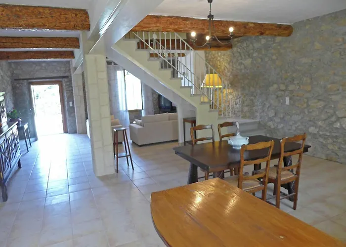 In With Pool & Vineyards Casa vacanze